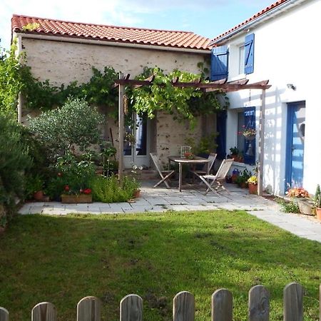 Les Cerisiere Bed & Breakfast Cheffois Bagian luar foto