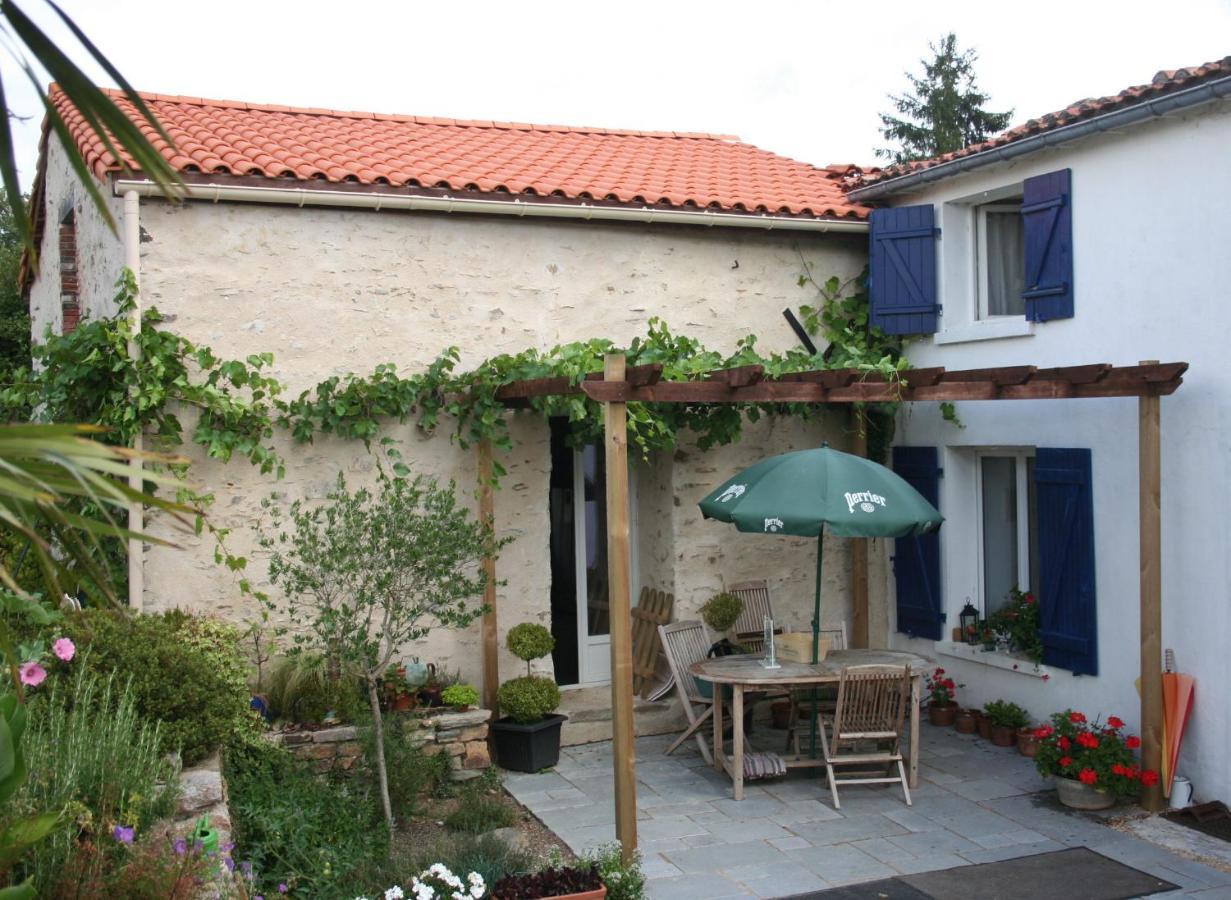 Les Cerisiere Bed & Breakfast Cheffois Bagian luar foto