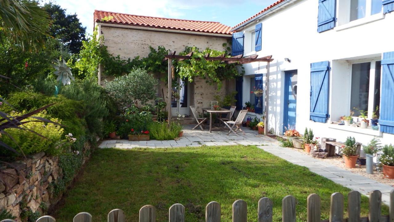 Les Cerisiere Bed & Breakfast Cheffois Bagian luar foto