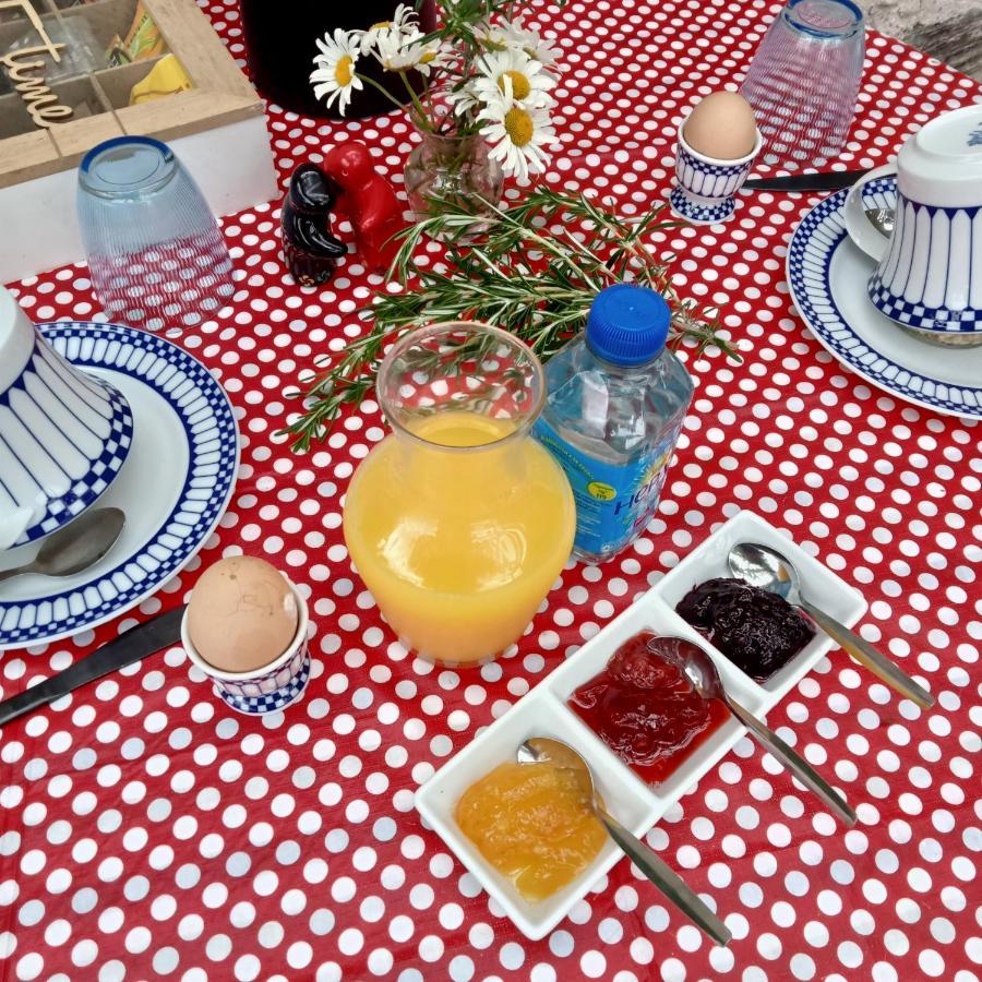 Les Cerisiere Bed & Breakfast Cheffois Bagian luar foto